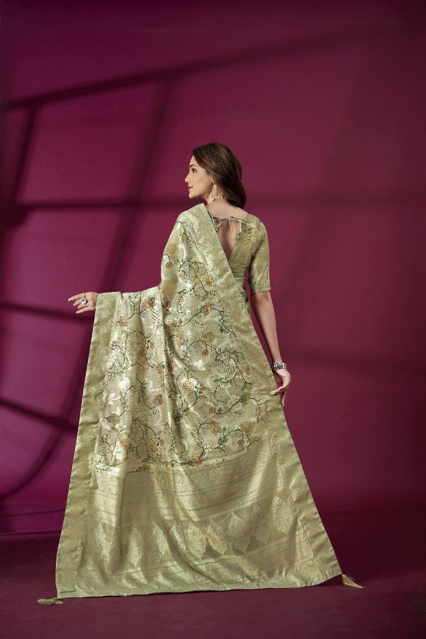 Vibrant Green Kanjivaram Silk Saree – Festive & Bridal Wear